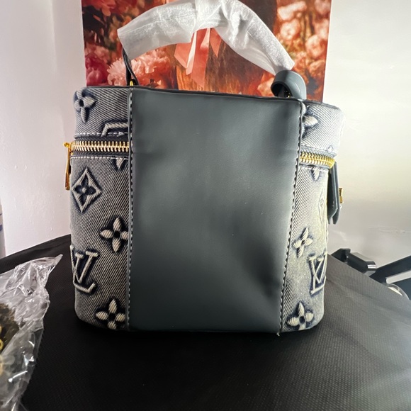 New !!Inspired Gray/Blue Monogram Denim Vanity Case with crossbody strap - Picture 3 of 7